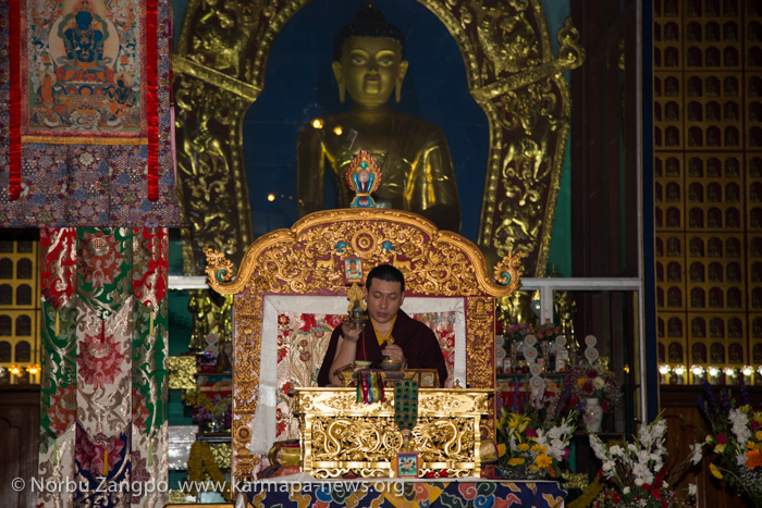 Gyalwa Karmapa transmits the empowerment of Manjusri during the