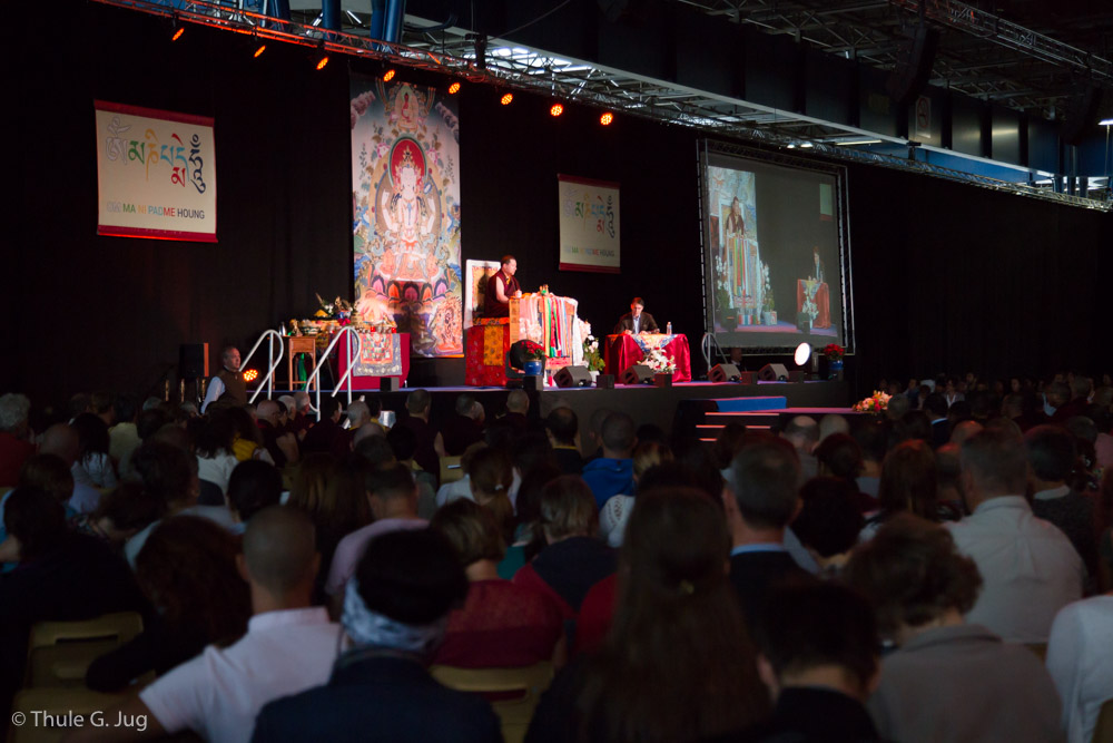 Gyalwa Karmapa gives teachings about refuge to about 1500 people