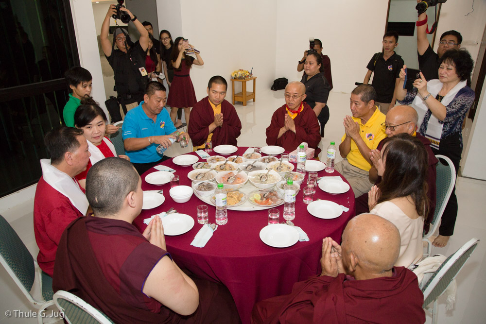 Mr. Tan and his family invides HH Gyalwa Karmapa and all the Rinpoches, Lamas and friends for dinner to their house